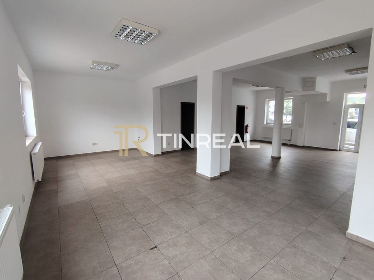10 NA PRENÁJOM – KOMERČNÉ PRIESTORY S FLEXIBILNOU DISPOZÍCIOU – SNINA